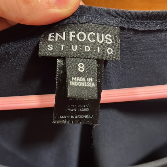 En Focus studio dress - Picture 2 of 4